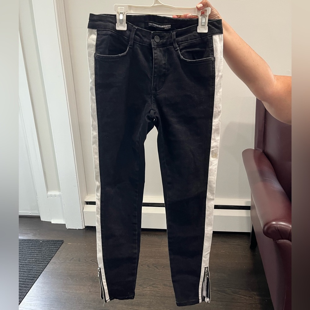 ZARA TRF BLACK JEANS WITH WHITE STRIPE ZIPPER BOTTOM SIZE 6